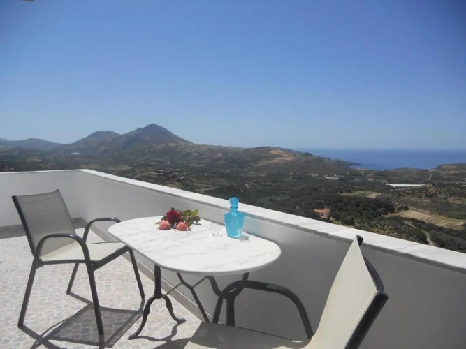 Apartment with balcony and with sea view