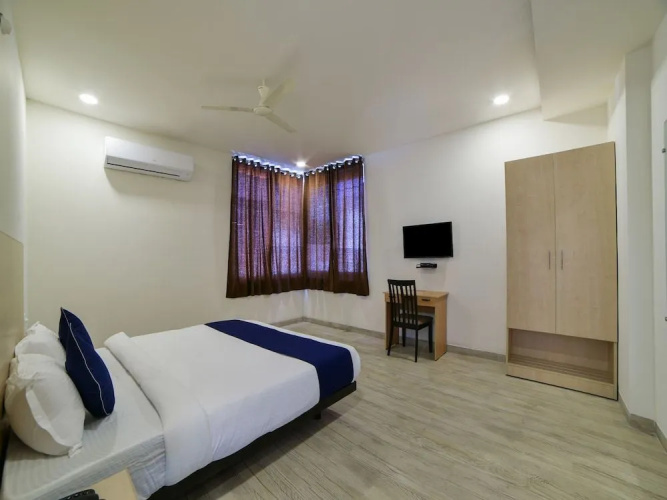 OYO 18833 SilverKey Babylon Whitefields