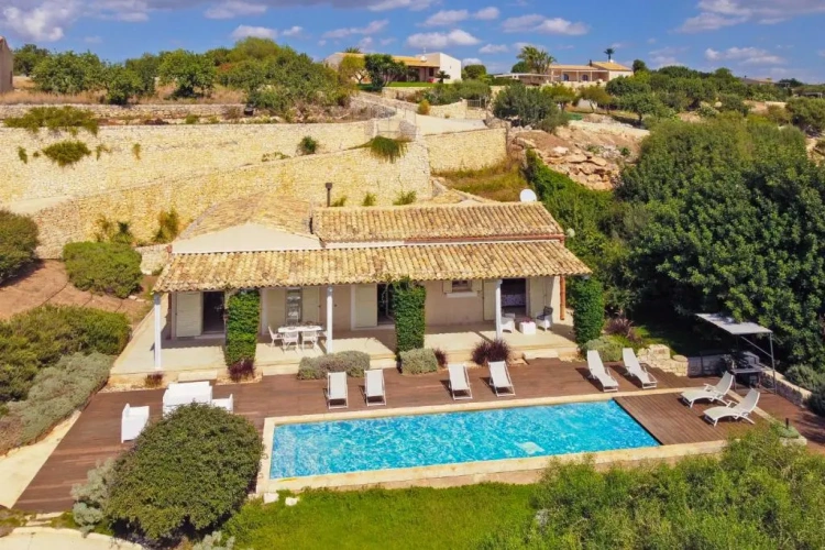3 Bedrooms Villa