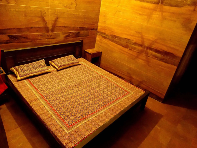 Arya Haveli Hotel
