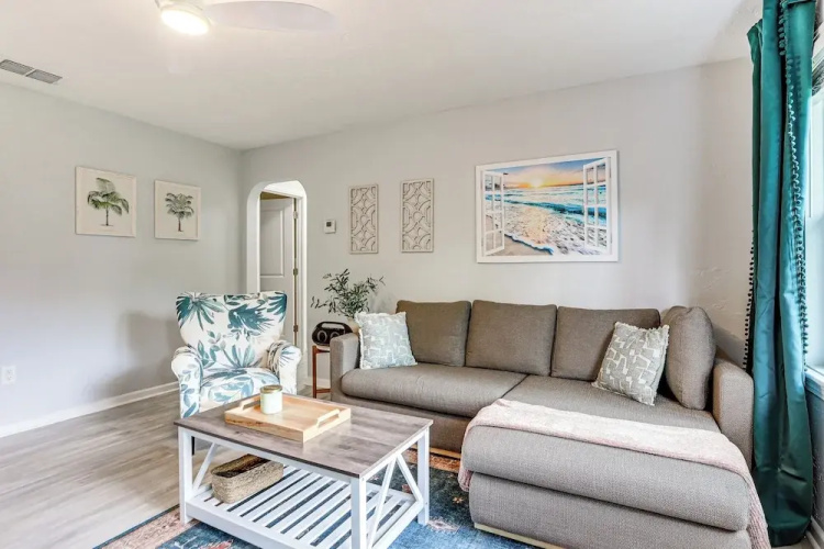 Idyllic Sarasota Home w/ Yard: 2 Mi to Beach!