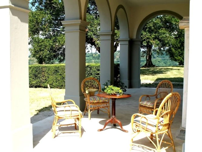 6 Bedrooms Villa