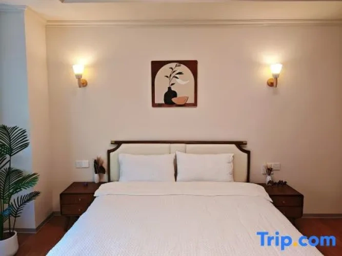 6 Bedrooms Villa
