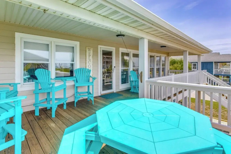 Coastal Home: Walk to Holden Beach!