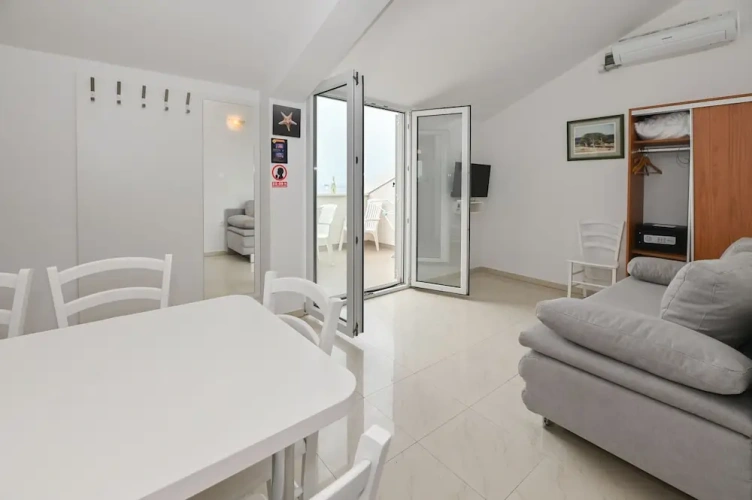 1 Bedroom Apartment with sea view