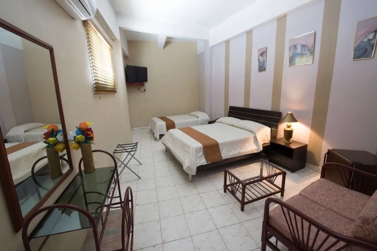 Standard Triple room
