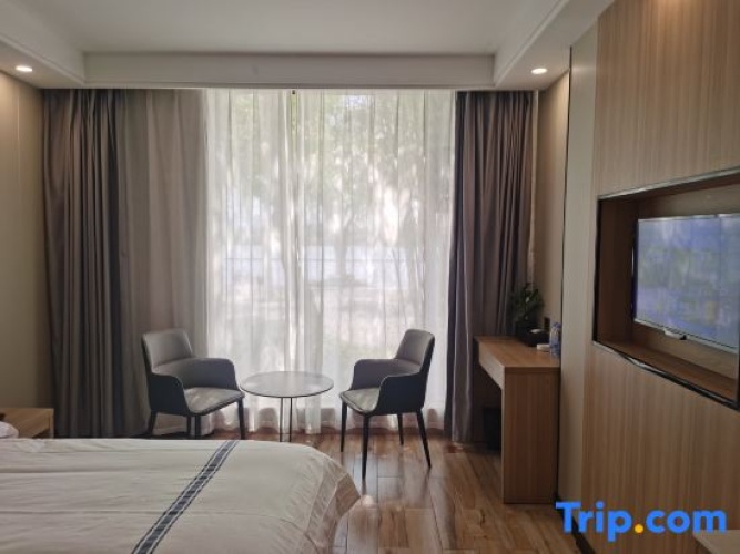 Standard Double room with lake view