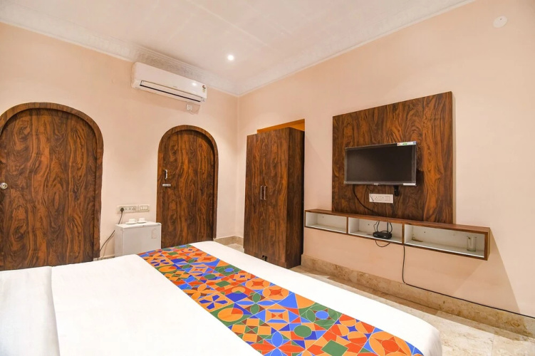 FabHotel Golden Suites