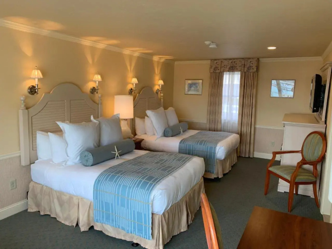 Anchor In Distinctive Waterfront Lodging