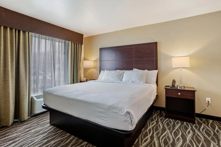 Cobblestone Hotel & Suites-Little Chute