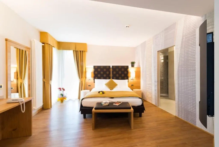 Suite with balcony