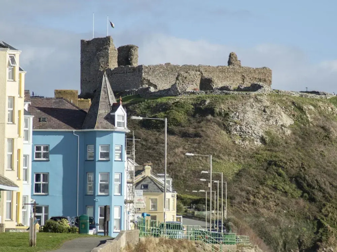The Towers - Castell