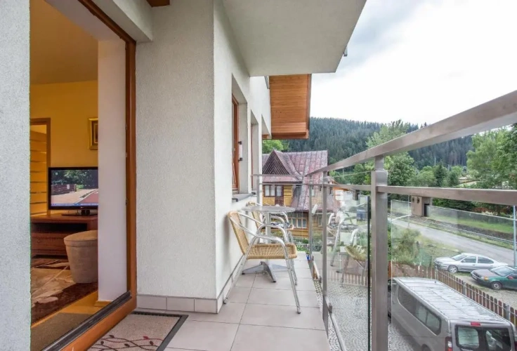 2 Bedrooms Apartment