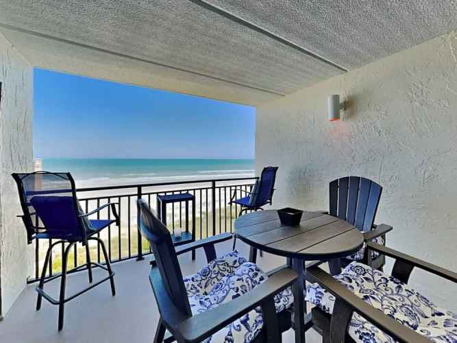 Standard room with balcony and beachfront