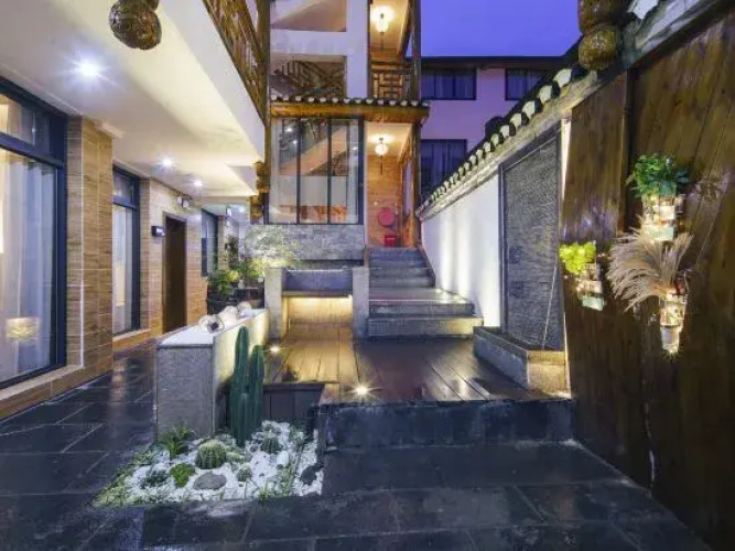 Weijianshan Courtyard Inn