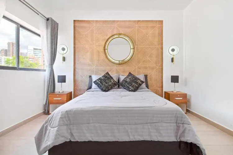 2BR w Pool Table 1 Block from Lleras