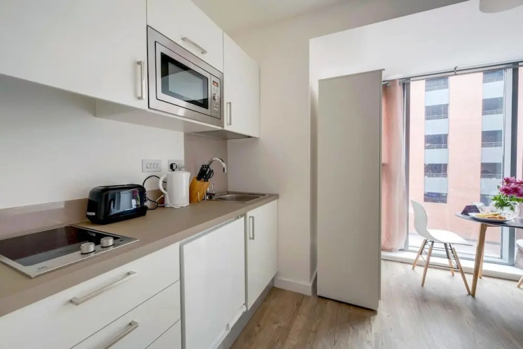 Central Liverpool Studio For 2 Guests!