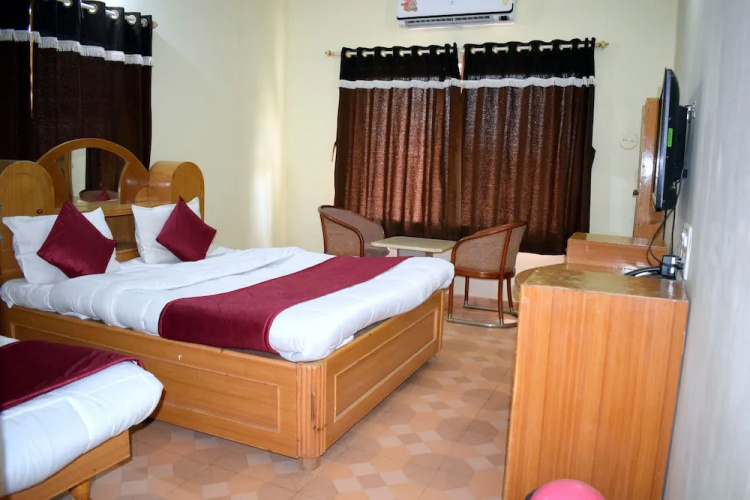 Manas Cottage Saputara