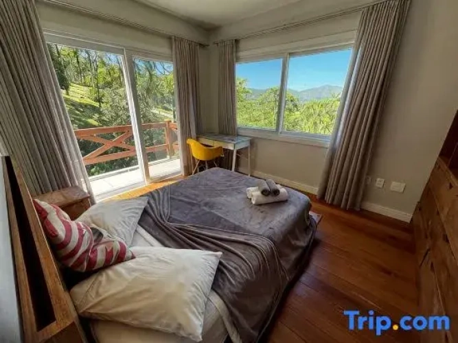 4 Bedrooms Villa