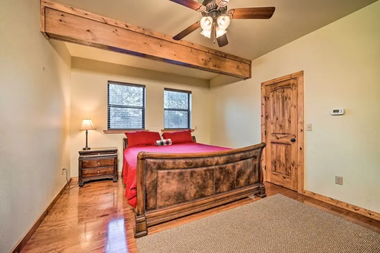 Broken Bow Cabin w/ Deck, Hot Tub & Fire Pit!