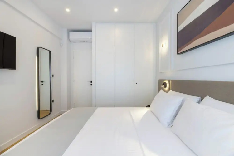 Michalakopoulou Cover & Bright Apartment
