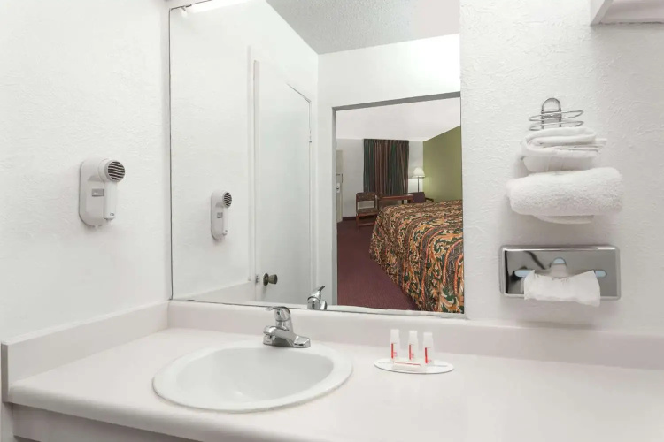 Days Inn by Wyndham San Antonio Lytle