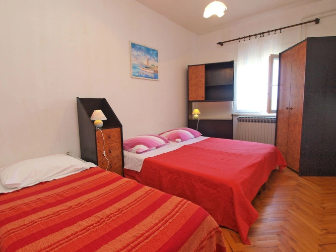 Apartment 439