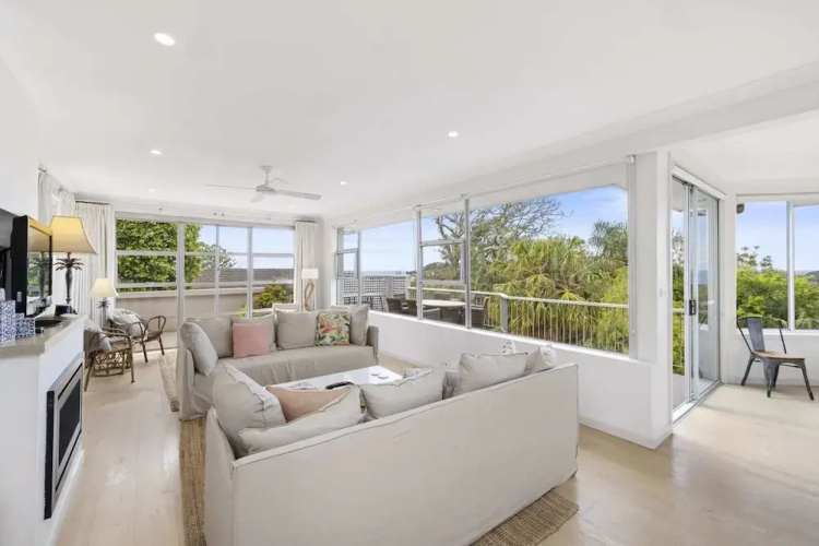 Spacious 5-bed Beach House With Ocean View