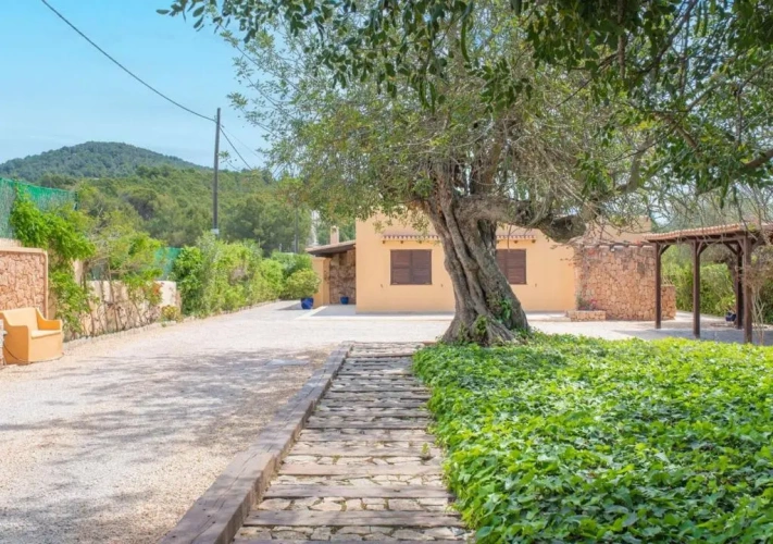 3 Bedrooms Cottage