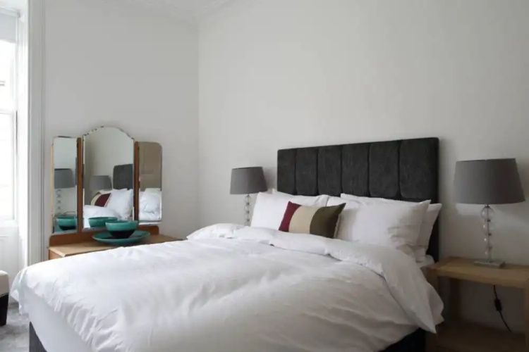 2 Bedroom Bruntsfield Apartment