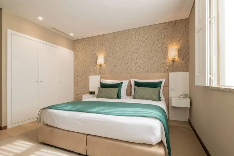 Standard Twin room with view