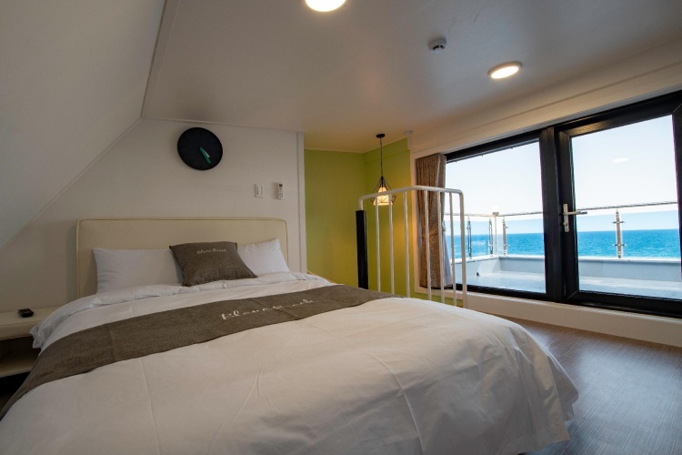 Standard Double room with ocean view