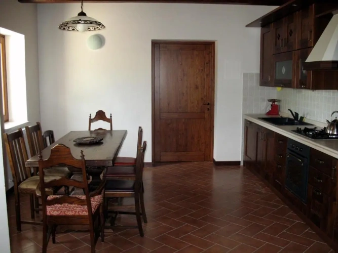 4 Bedrooms Cottage