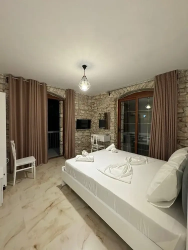 Comfort Double room with balcony and with courtyard view