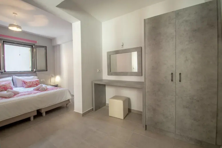 Ithaka Deluxe Home