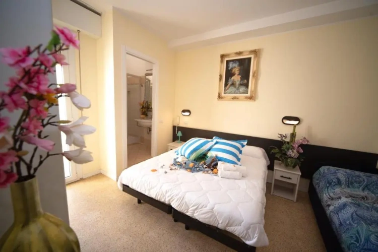 Classic Quadruple room