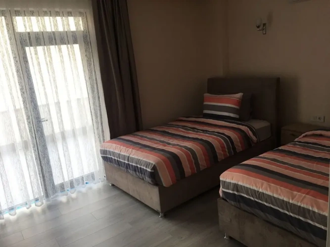 1 Bedroom Business Suite