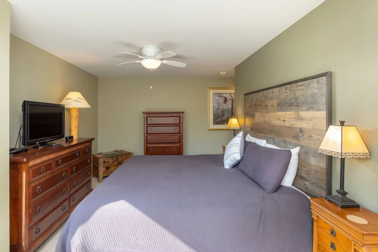 2105 The Pines 3 Bedroom Condo by RedAwning