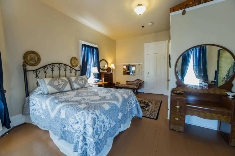 Grand Victorian Inn