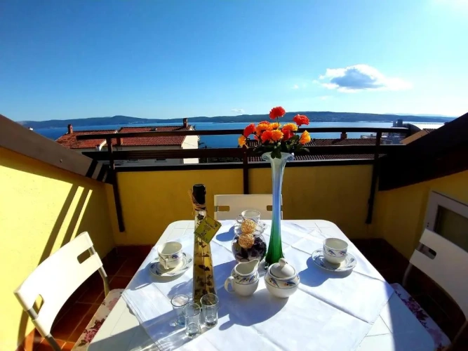 Apartment with sea view