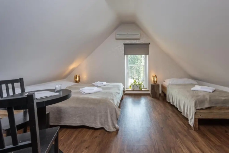 Standard Triple room