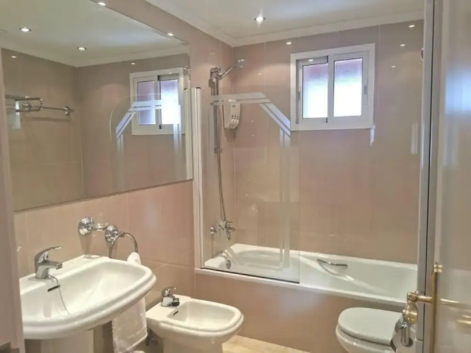 Pent-house, 3 Bedroom, Sleeps 6, Parking