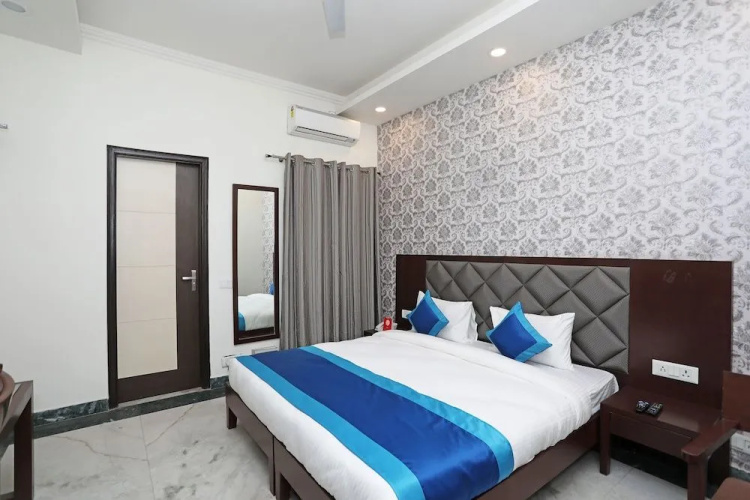 OYO 11044 Hotel Tulip Suites