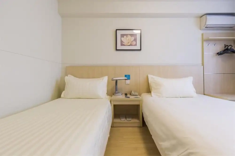 Standard Twin room with view