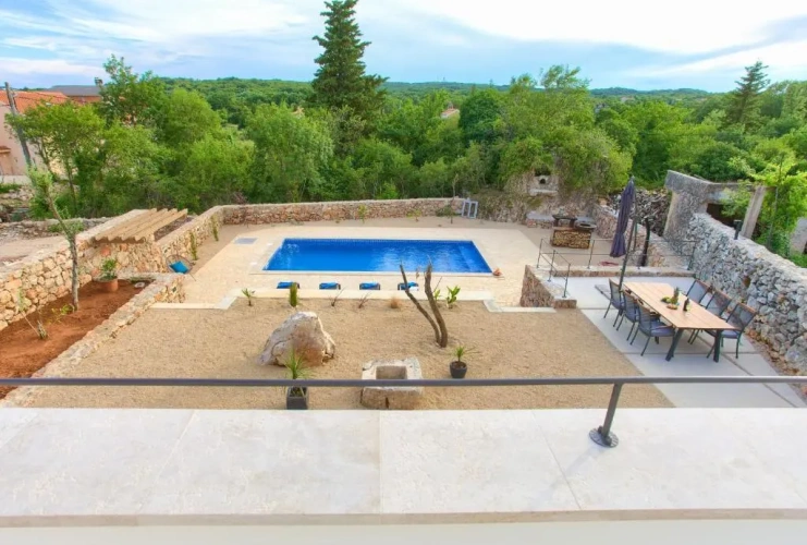 2 Bedrooms Villa