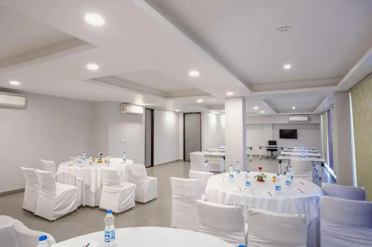 Inde Hotel Golf Course Extension