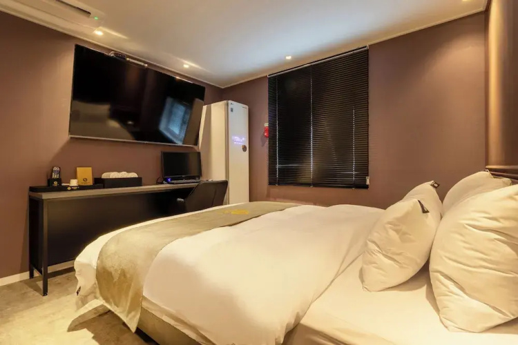Avenue S Hotel
