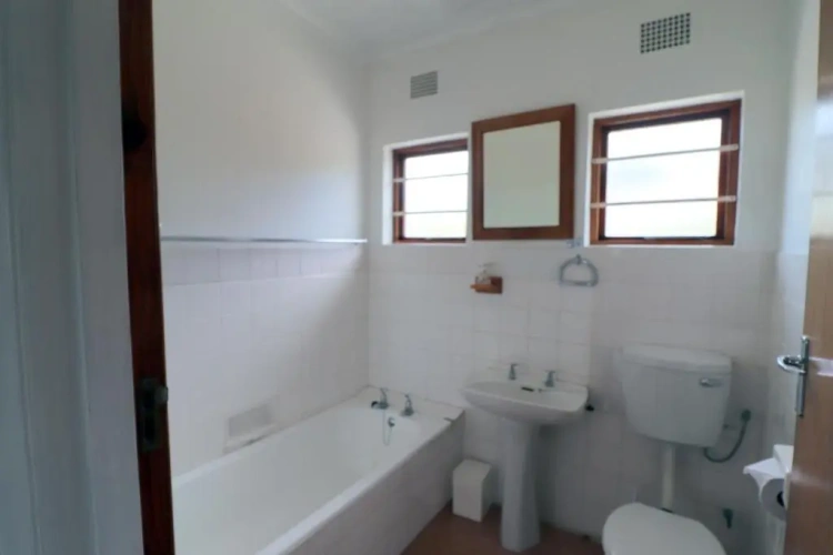 3 Bedrooms Apartment