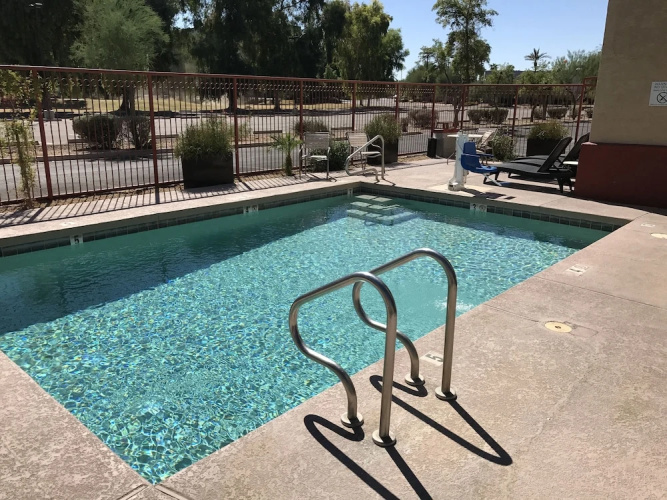 Holiday Inn Express & Suites Phoenix - Mesa West