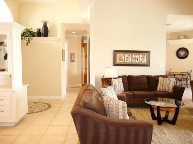 690 Pelican Court